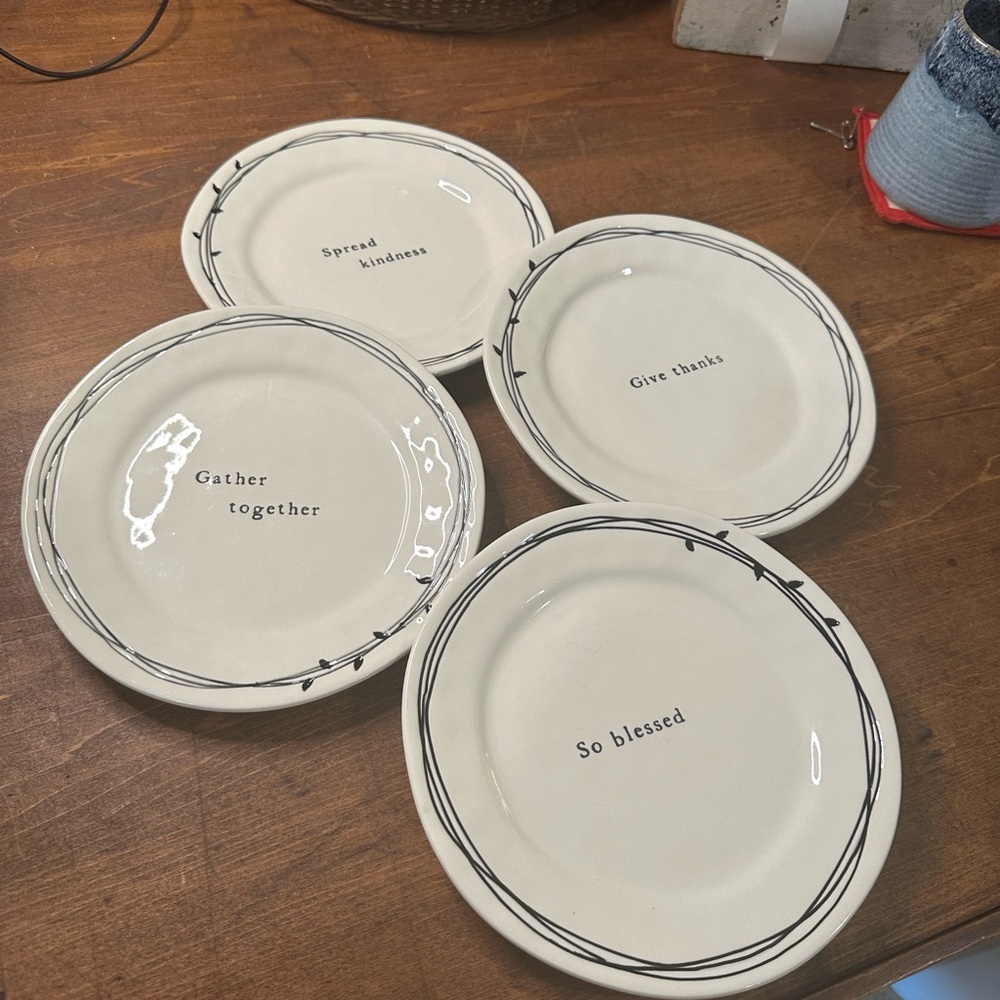 Demdaco Set of 4 White Ceramic Stoneware Plate Set Glossy Black and White - Picture 3 of 7